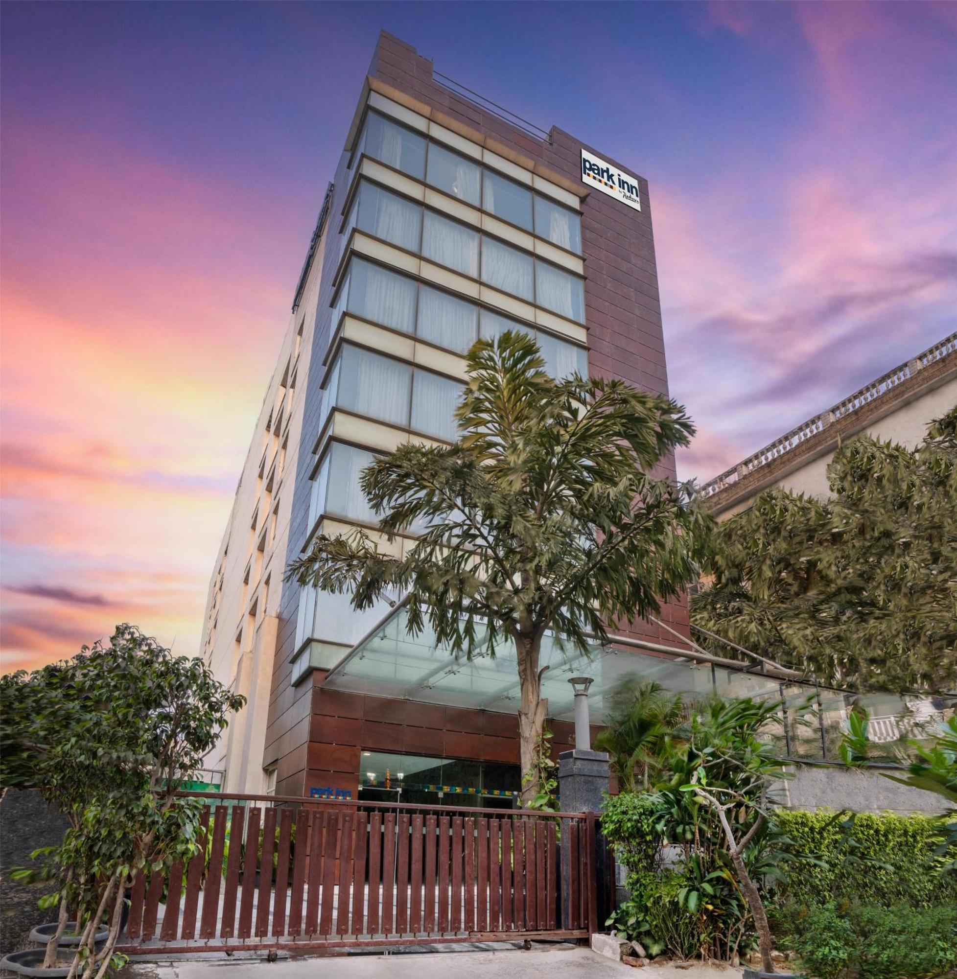 Park Inn Γκουργκάον Εξωτερικό φωτογραφία